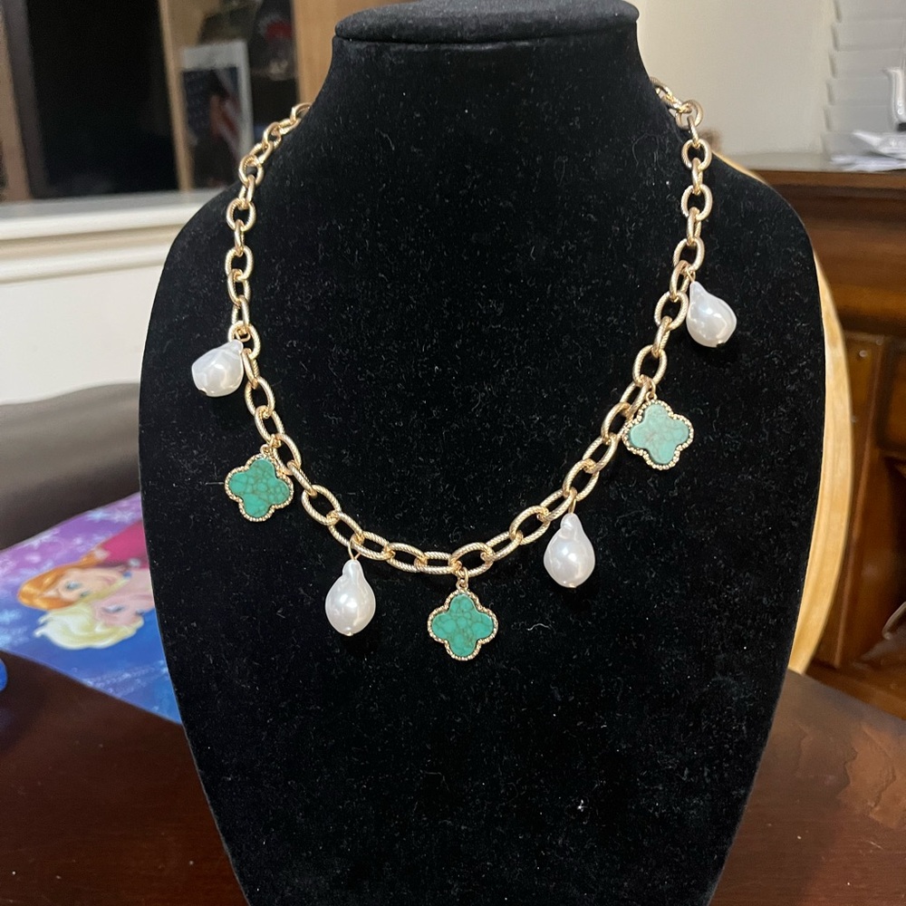 Southern Living Gold tone Necklace with Green Clovers and Pearls